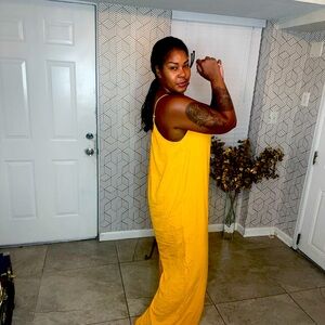 CUPSHE
Women's Sunshine Yellow Sleeveless Loose Fit Jumpsuit size M